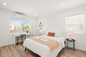 Modern Home Near Pasadena Garage Full Kitchen