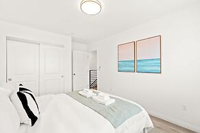 Modern Home Near Pasadena Garage Full Kitchen