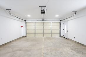 Modern Home Near Pasadena Garage Full Kitchen