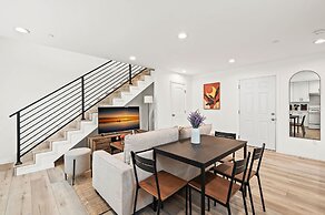 Modern Home Near Pasadena Garage Full Kitchen