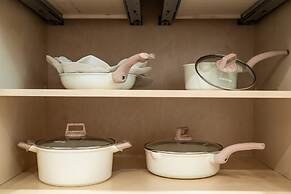 Cozy Modern Stay in Alhambra 30plus Days Welcome