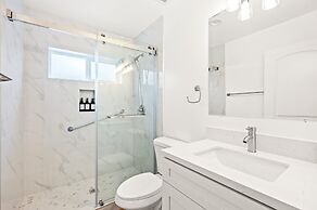 Cozy Modern Stay in Alhambra 30plus Days Welcome