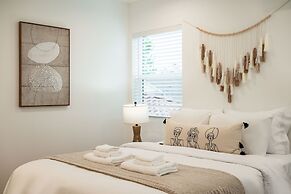 Cozy Modern Stay in Alhambra 30plus Days Welcome