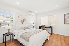 Cozy Modern Stay in Alhambra 30plus Days Welcome