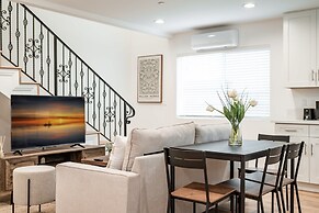 Cozy Modern Stay in Alhambra 30plus Days Welcome