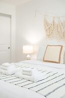 Cozy Modern Stay in Alhambra 30plus Days Welcome