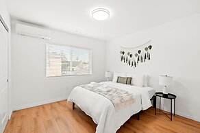 Cozy Modern Stay in Alhambra 30plus Days Welcome