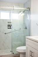 Cozy Modern Stay in Alhambra 30plus Days Welcome