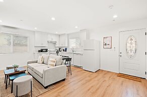 Cozy Modern Stay in Alhambra 30plus Days Welcome