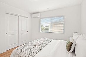 Cozy Modern Stay in Alhambra 30plus Days Welcome