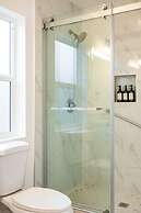 Cozy Modern Stay in Alhambra 30plus Days Welcome