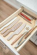 Cozy Modern Stay in Alhambra 30plus Days Welcome