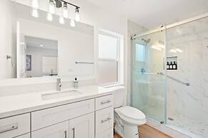 Cozy Modern Stay in Alhambra 30plus Days Welcome