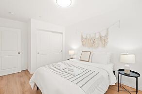 Cozy Modern Stay in Alhambra 30plus Days Welcome