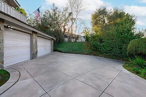 Luxury Hilltop Stay Pool Views Sleeps Many