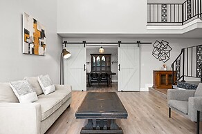 Luxury Hilltop Stay Pool Views Sleeps Many