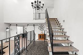 Luxury Hilltop Stay Pool Views Sleeps Many