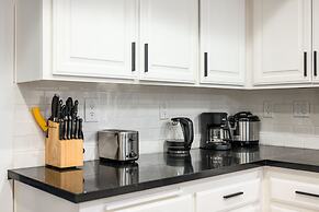 Luxury Hilltop Stay Pool Views Sleeps Many