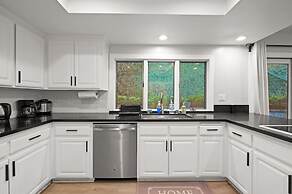 Luxury Hilltop Stay Pool Views Sleeps Many