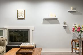 Luxury Hilltop Stay Pool Views Sleeps Many