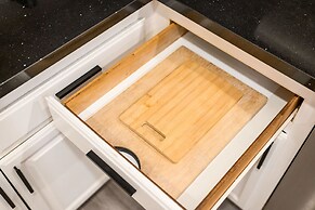 Luxury Hilltop Stay Pool Views Sleeps Many