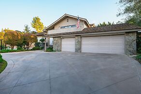 Luxury Hilltop Stay Pool Views Sleeps Many