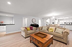 Luxury Hilltop Stay Pool Views Sleeps Many