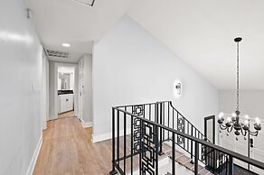 Luxury Hilltop Stay Pool Views Sleeps Many