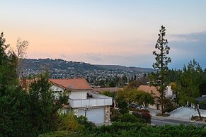 Luxury Hilltop Stay Pool Views Sleeps Many