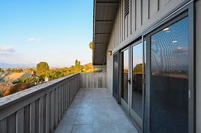Luxury Hilltop Stay Pool Views Sleeps Many