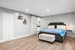 Luxury Hilltop Stay Pool Views Sleeps Many