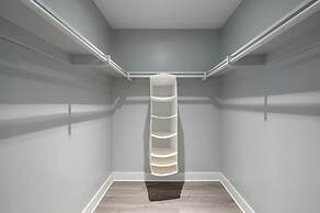 Luxury Hilltop Stay Pool Views Sleeps Many