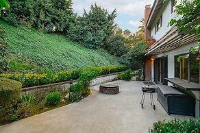 Luxury Hilltop Stay Pool Views Sleeps Many