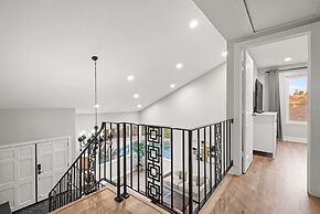 Luxury Hilltop Stay Pool Views Sleeps Many