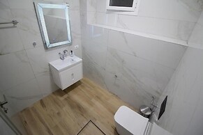 Alis Apartments