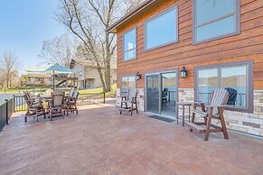 Riverfront Home w/ Seasonal Dock in Wabasha!