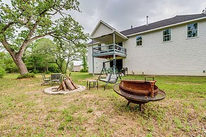 6 Mi to Lake Somerville: Barndominium on 20 Acres