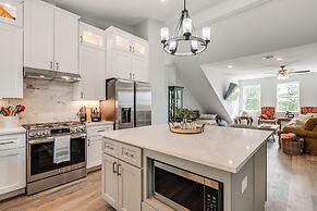 6 Mi to Lake Somerville: Barndominium on 20 Acres