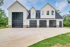 6 Mi to Lake Somerville: Barndominium on 20 Acres