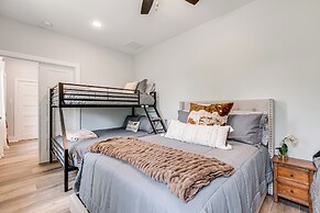 6 Mi to Lake Somerville: Barndominium on 20 Acres