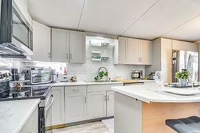 10 Mi to Beaches: Home w/ Pool Access in Largo!