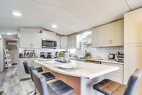 10 Mi to Beaches: Home w/ Pool Access in Largo!