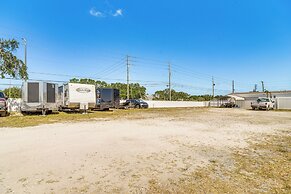 10 Mi to Beaches: Home w/ Pool Access in Largo!