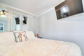 10 Mi to Beaches: Home w/ Pool Access in Largo!