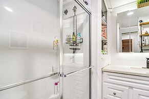 10 Mi to Beaches: Home w/ Pool Access in Largo!