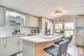 10 Mi to Beaches: Home w/ Pool Access in Largo!