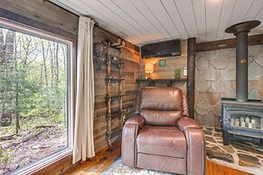 Secluded Cabin w/ Hot Tub in Hocking Hills
