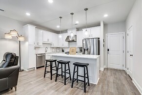 7 Mi to Dtwn: Sleek Retreat in Atlanta!