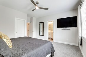 7 Mi to Dtwn: Sleek Retreat in Atlanta!