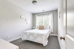 7 Mi to Dtwn: Sleek Retreat in Atlanta!